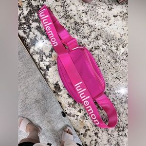 Sonic Pink word mark strap belt bag - NWOT